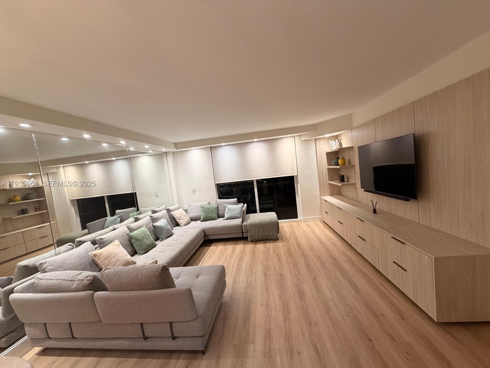 HARBOUR HOUSE - Residential
