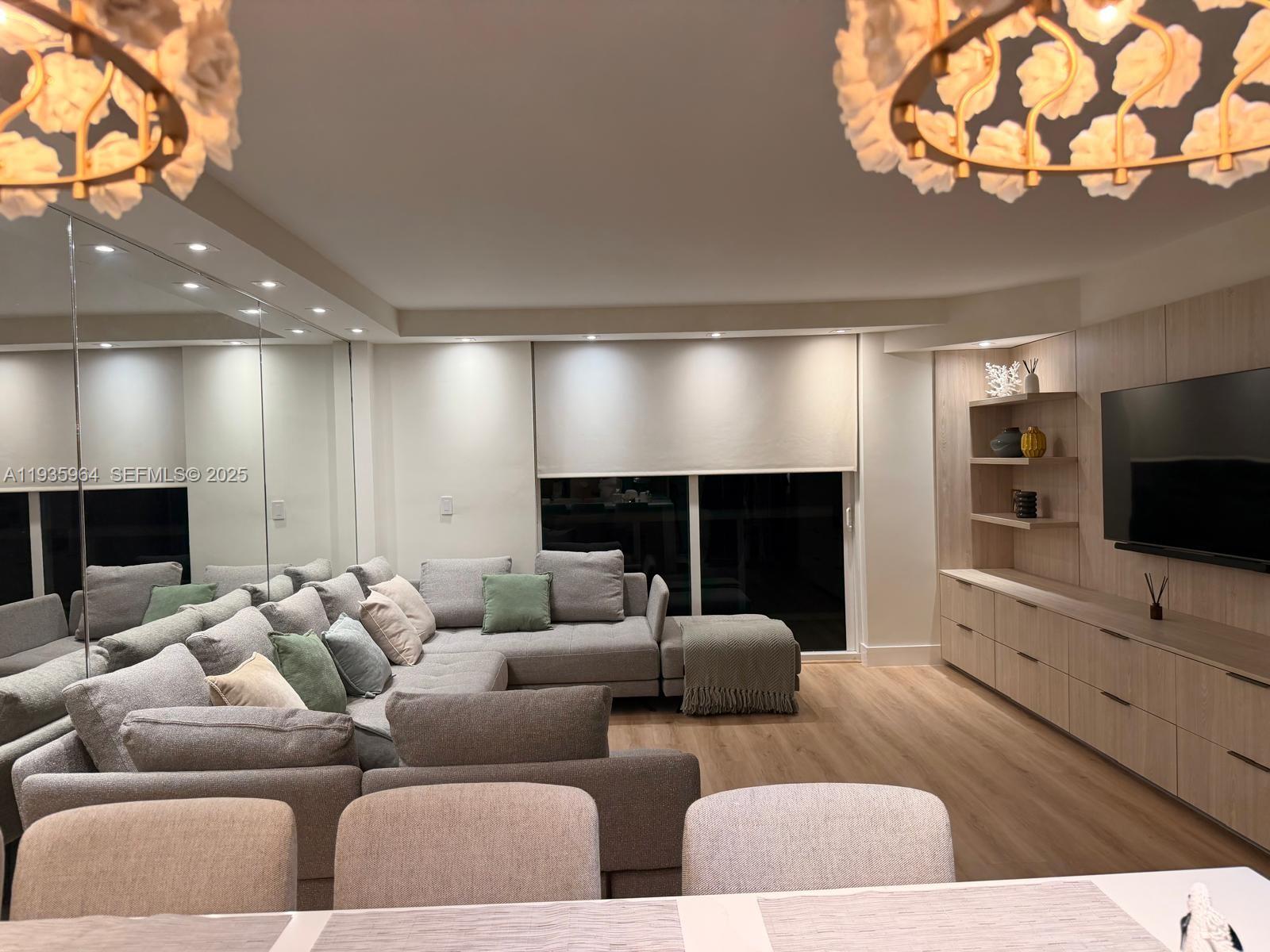 HARBOUR HOUSE - Residential