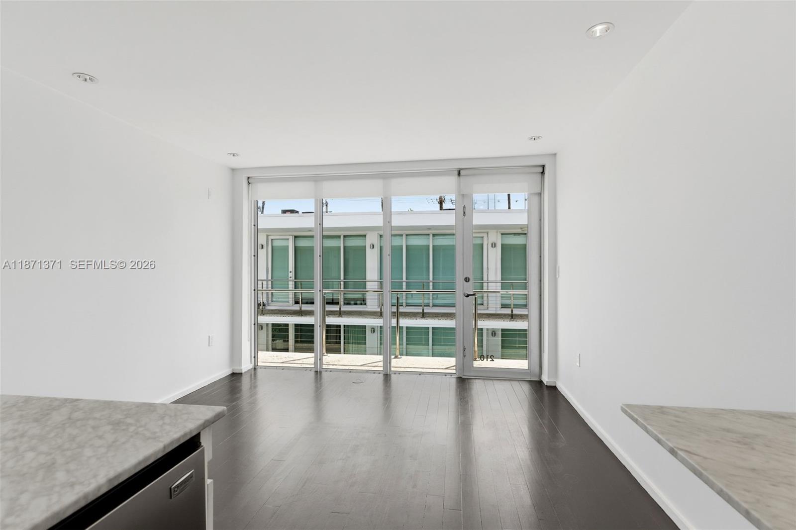 FONTANA CONDO - Residential