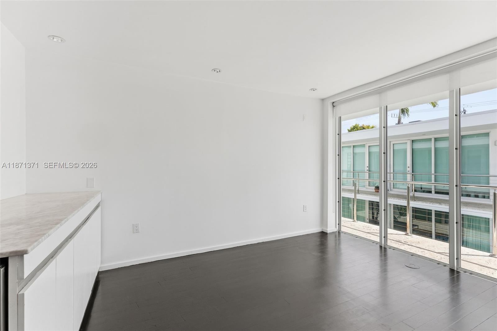 FONTANA CONDO - Residential