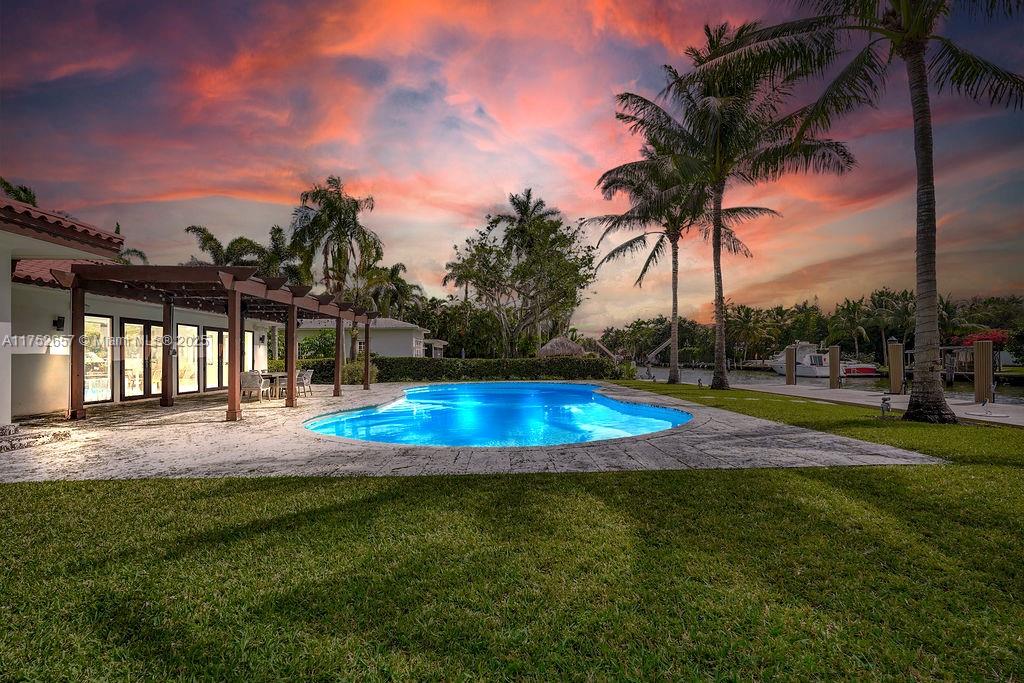 BELLE MEADE ISLAND - Residential