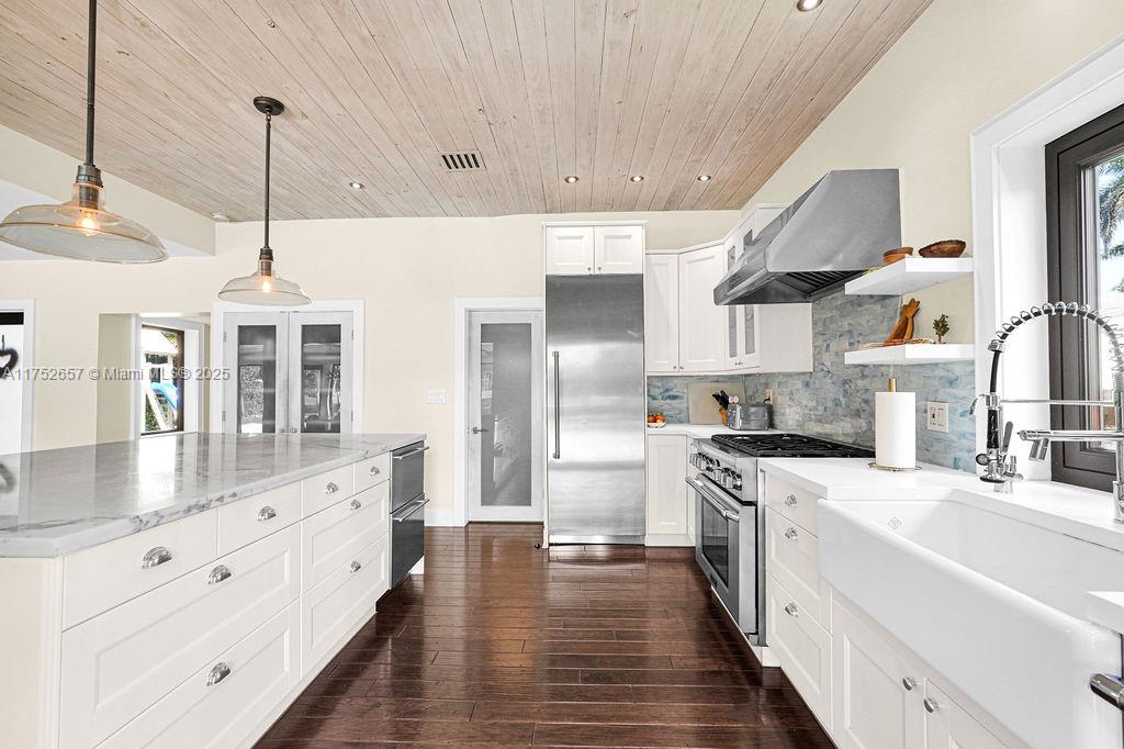 BELLE MEADE ISLAND - Residential