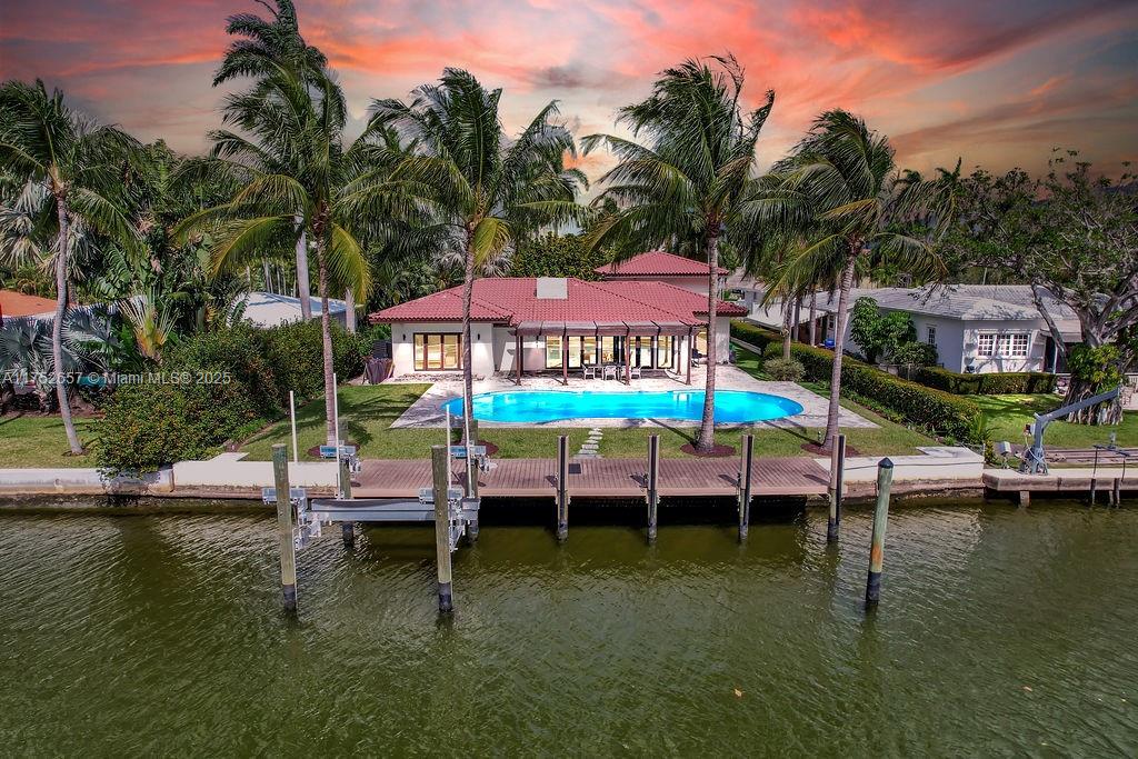 BELLE MEADE ISLAND - Residential