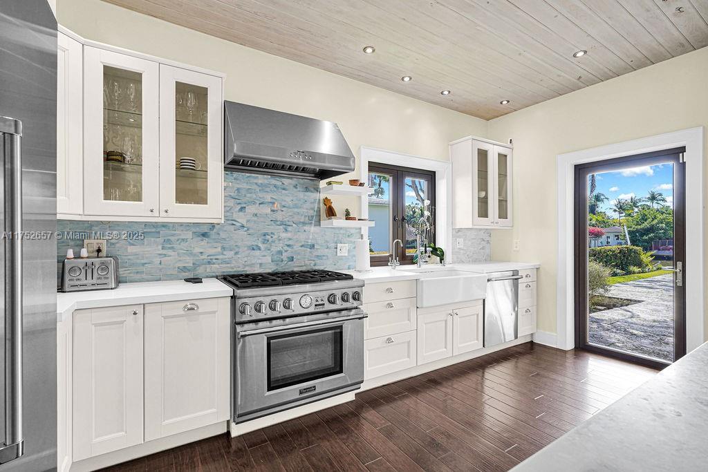 BELLE MEADE ISLAND - Residential