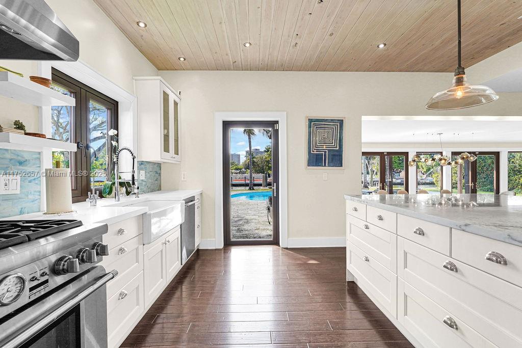 BELLE MEADE ISLAND - Residential