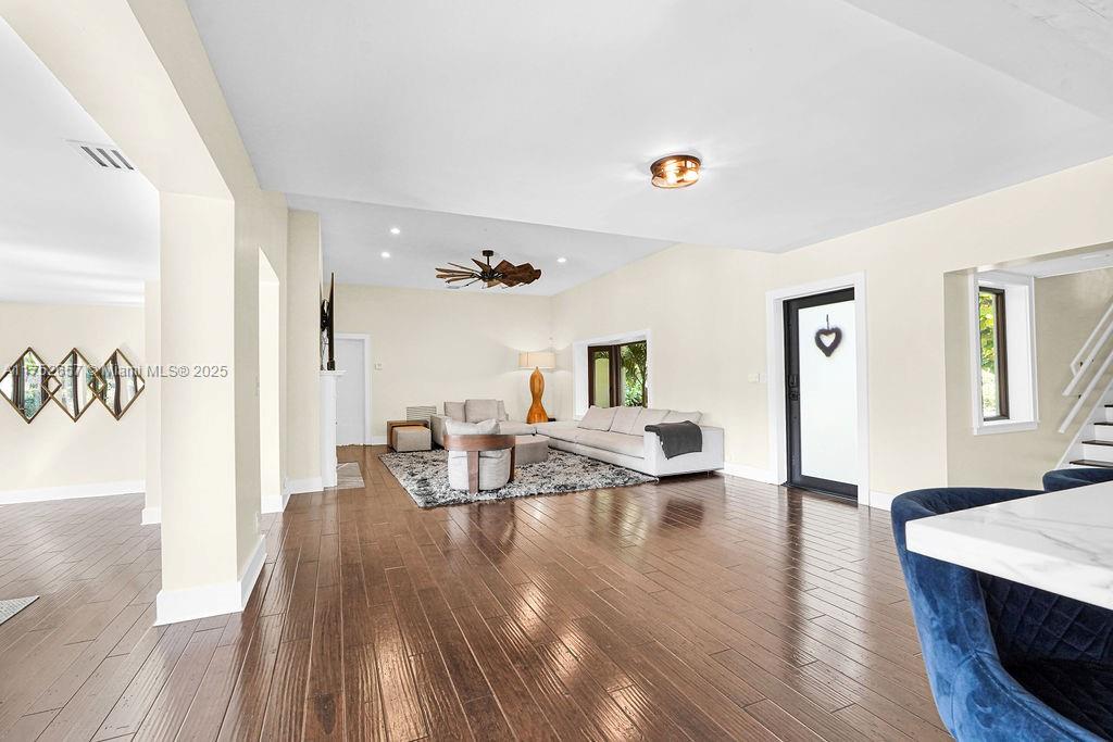 BELLE MEADE ISLAND - Residential