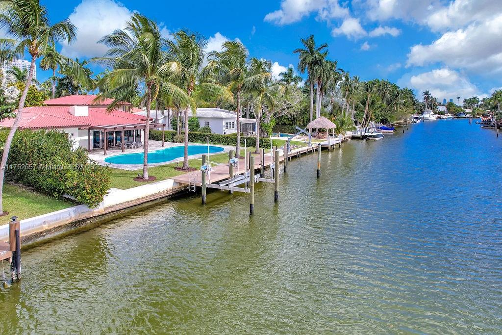 BELLE MEADE ISLAND - Residential