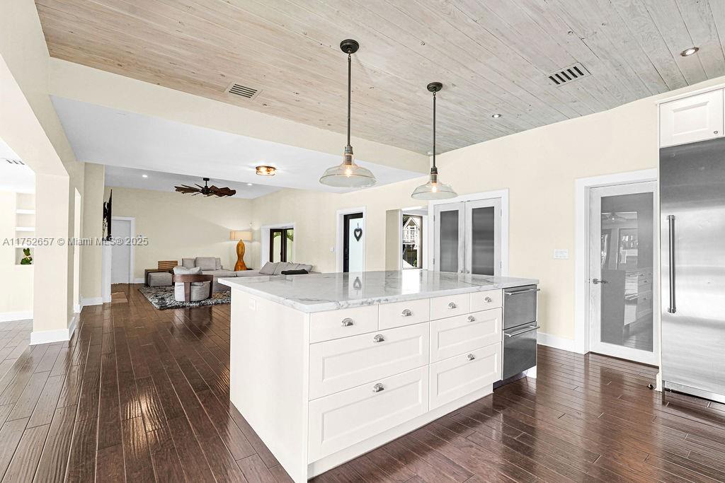BELLE MEADE ISLAND - Residential