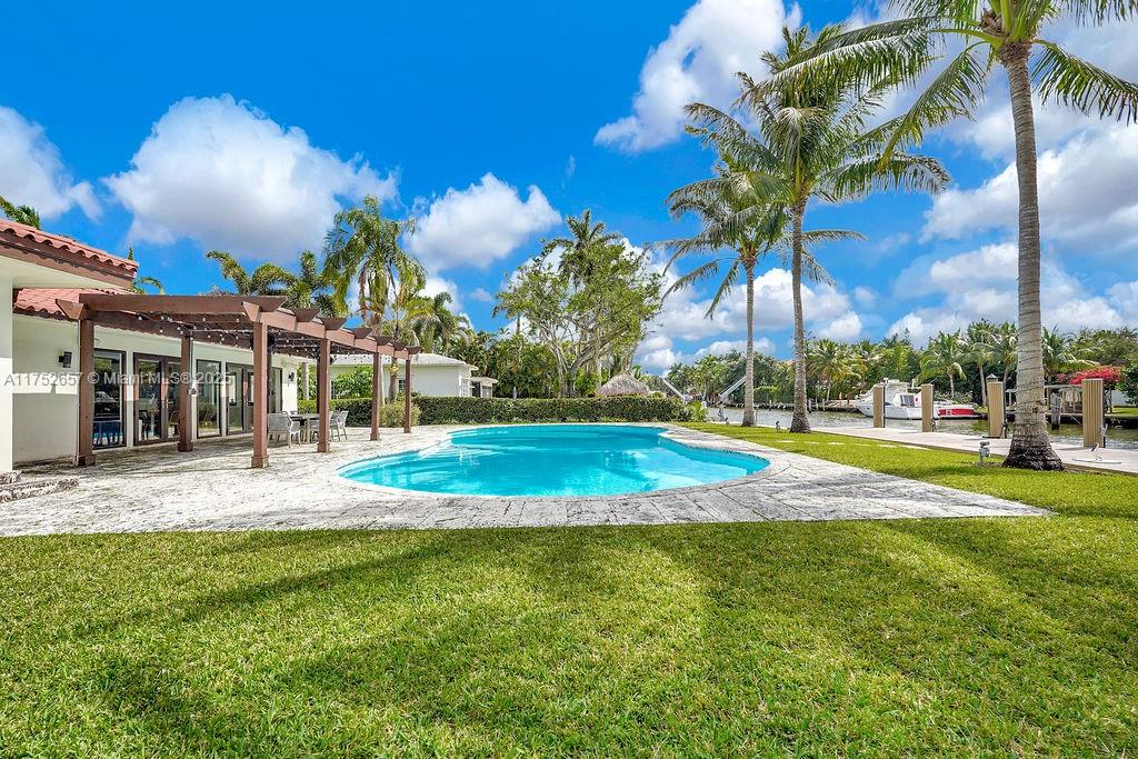 BELLE MEADE ISLAND - Residential