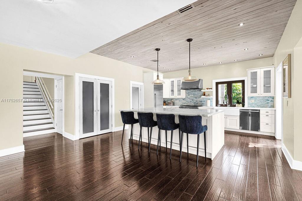 BELLE MEADE ISLAND - Residential