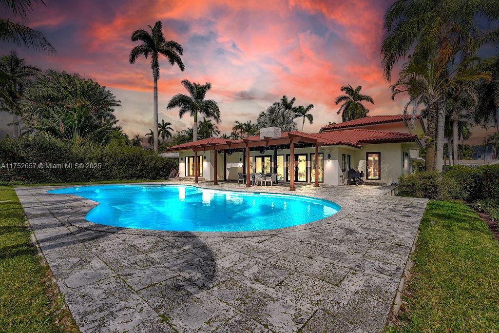 BELLE MEADE ISLAND - Residential