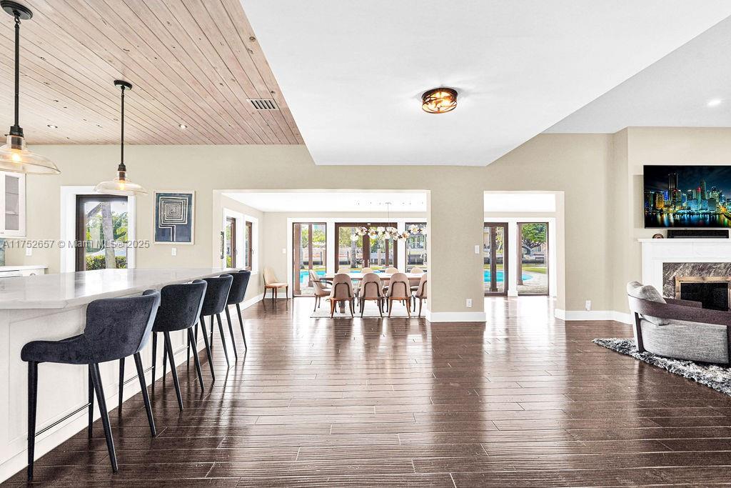 BELLE MEADE ISLAND - Residential