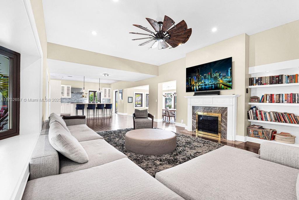 BELLE MEADE ISLAND - Residential