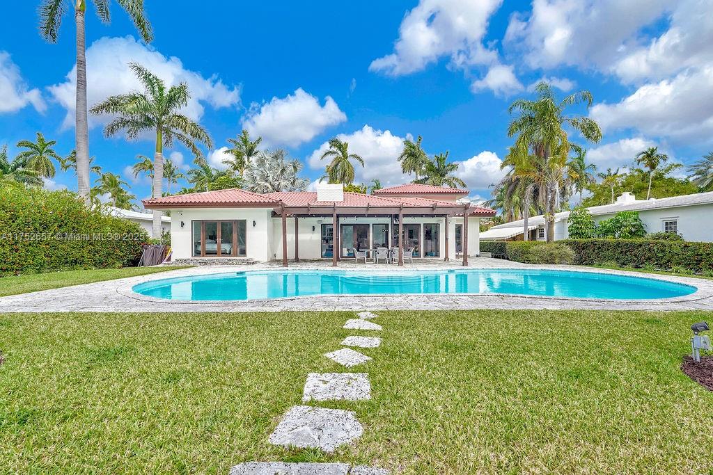 BELLE MEADE ISLAND - Residential