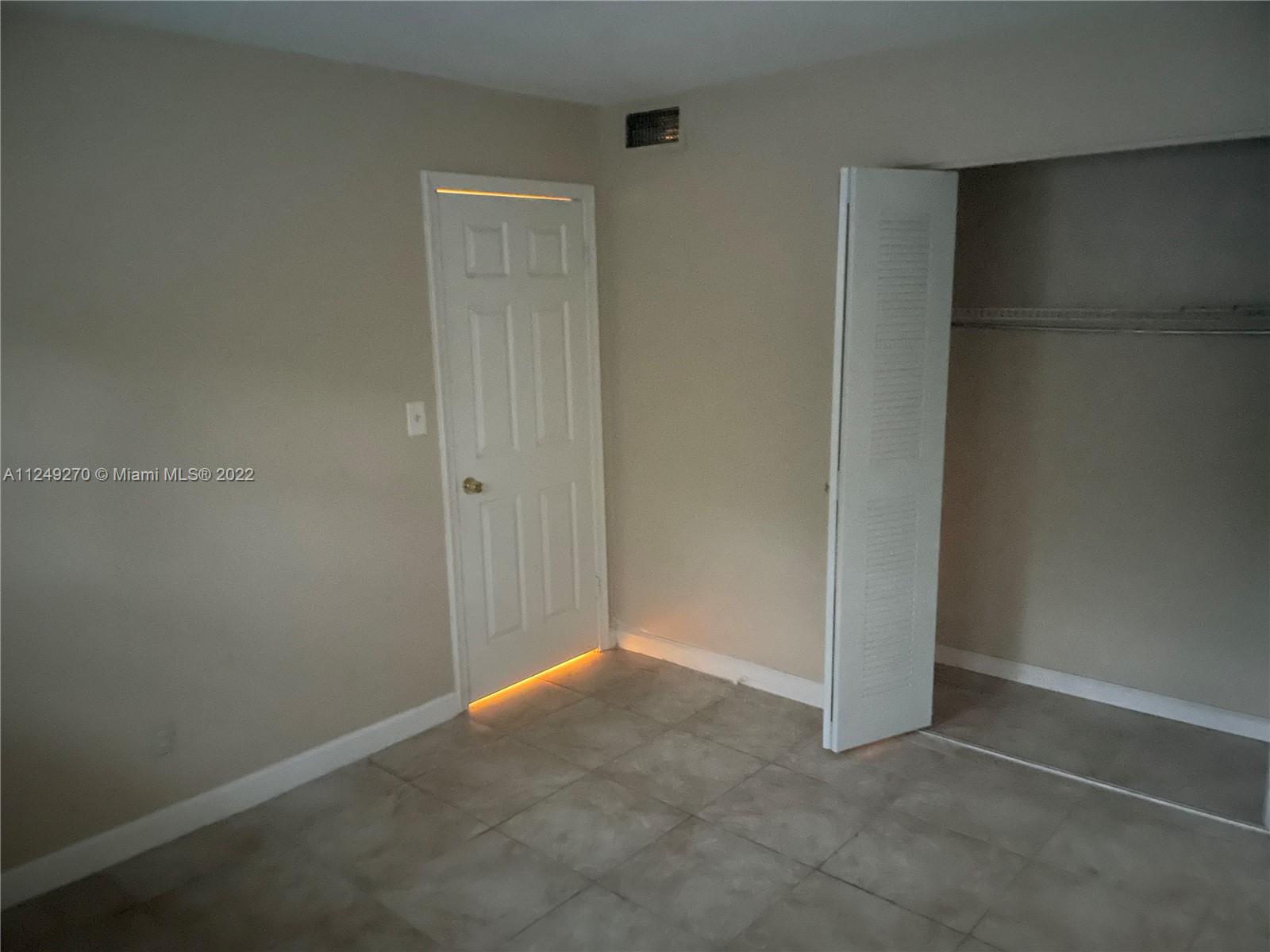 I DELWOOD WEST CONDO - Residential Lease
