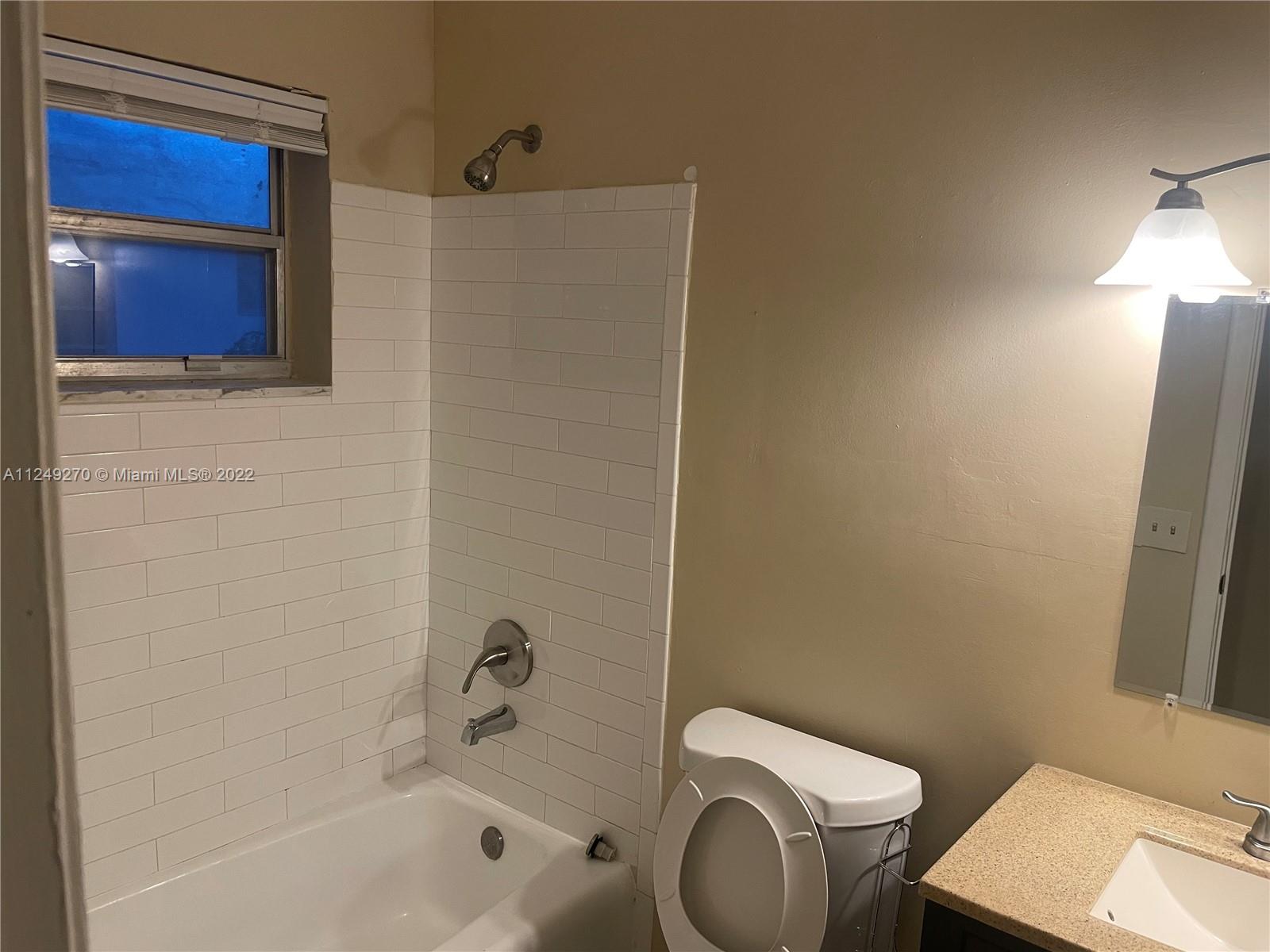 I DELWOOD WEST CONDO - Residential Lease