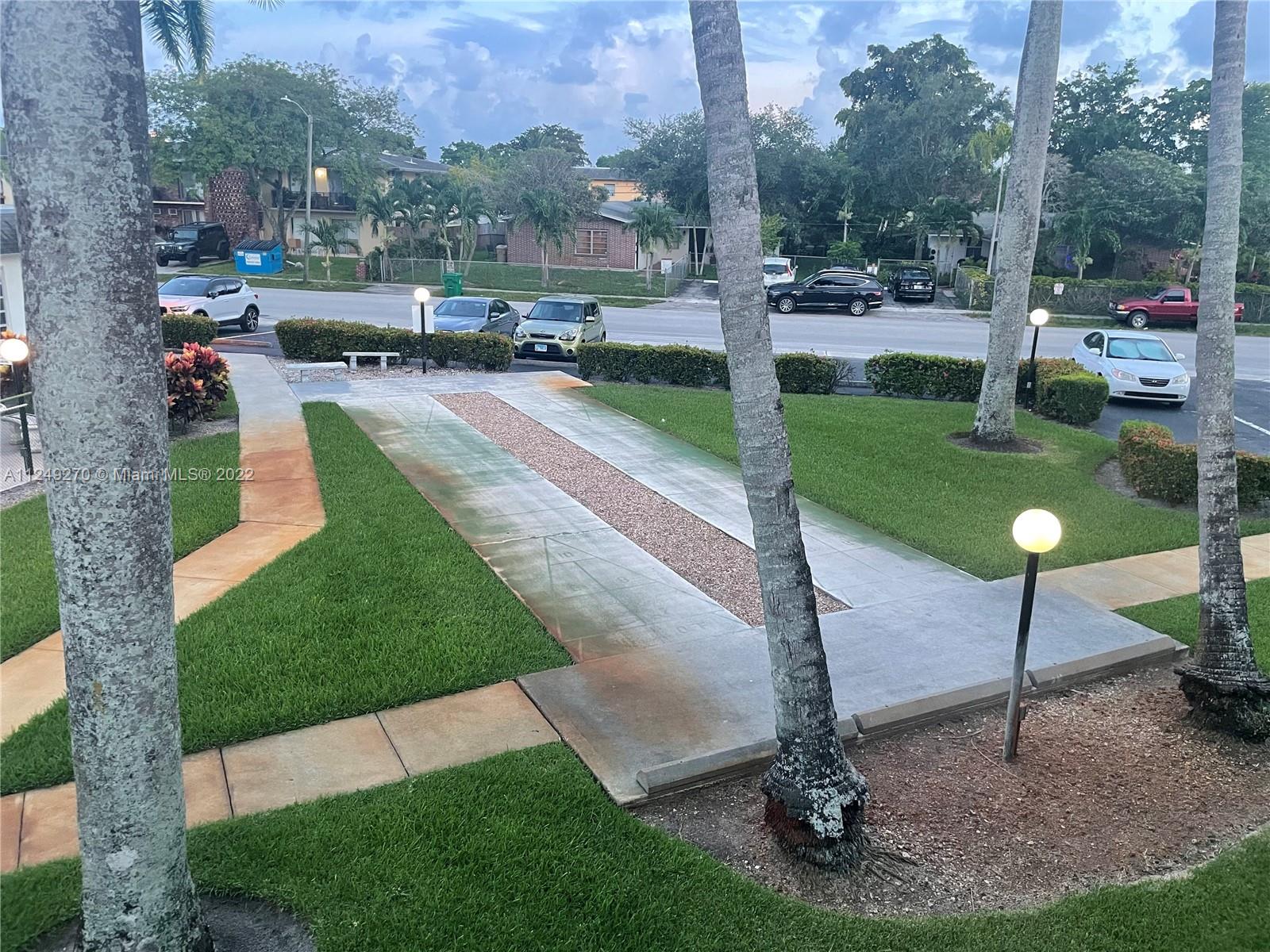 I DELWOOD WEST CONDO - Residential Lease
