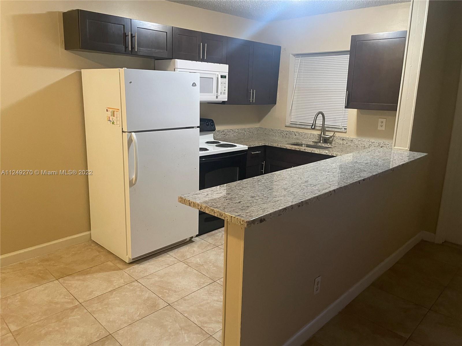 I DELWOOD WEST CONDO - Residential Lease