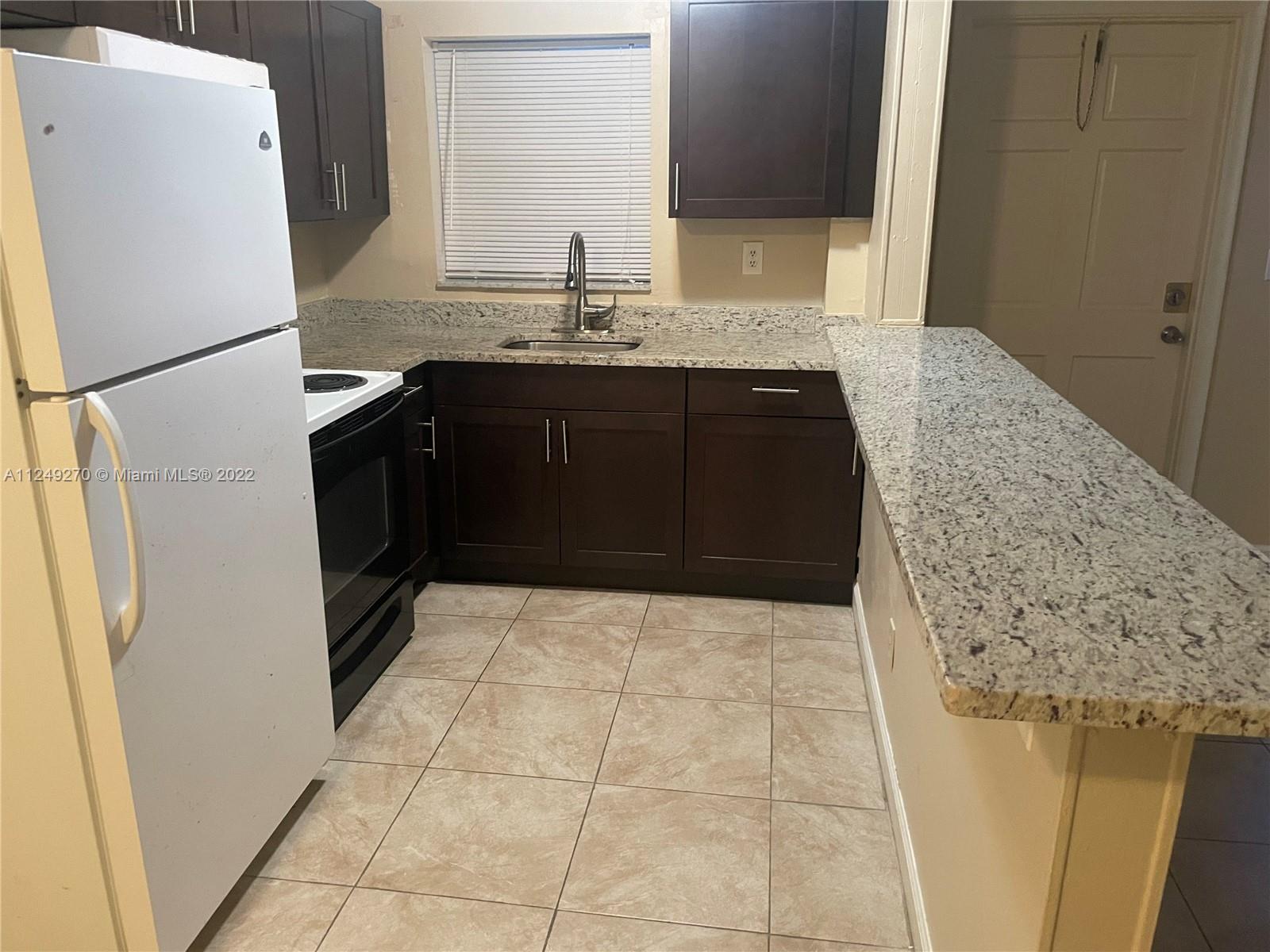I DELWOOD WEST CONDO - Residential Lease