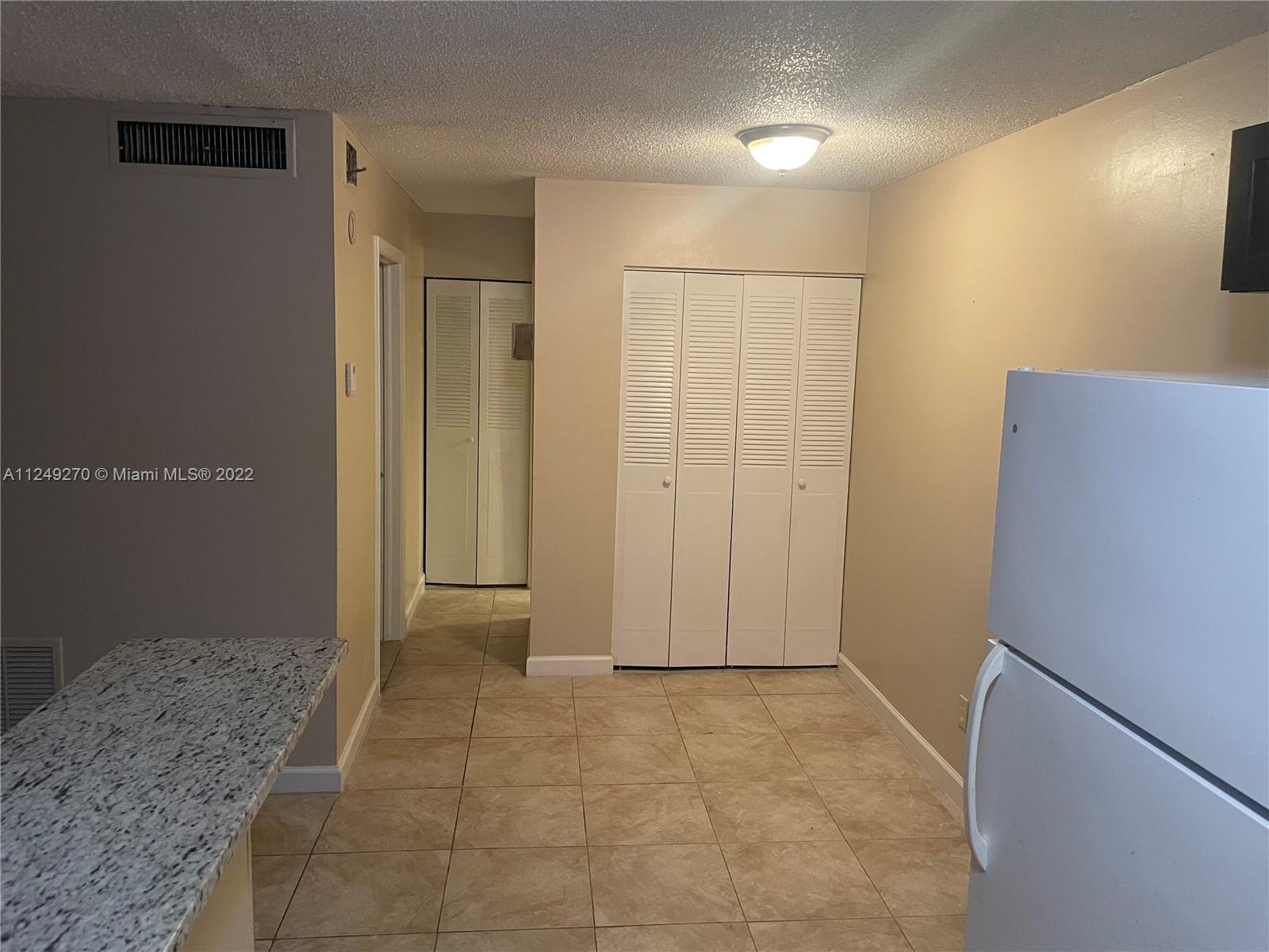 I DELWOOD WEST CONDO - Residential Lease
