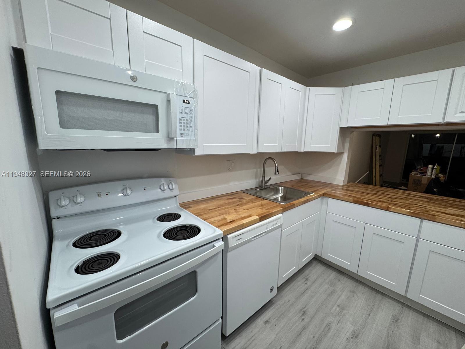 Beautifully Remodeled 2 BR, 2 Bath Condo with a Private Balcony, Walk-in Closets, and Laundry inside the unit.
Located in a quiet and charming neighborhood close to excellent schools, this property is perfect for families looking for comfort and peace of mind. It also works very well for investors, as the building offers low expenses and strong rental appeal. A great opportunity in a lovely area.
Selling Agents are Welcome, Seller ready to make a deal.Tenant Occupied, Lease Started May 11/2026($1,900)