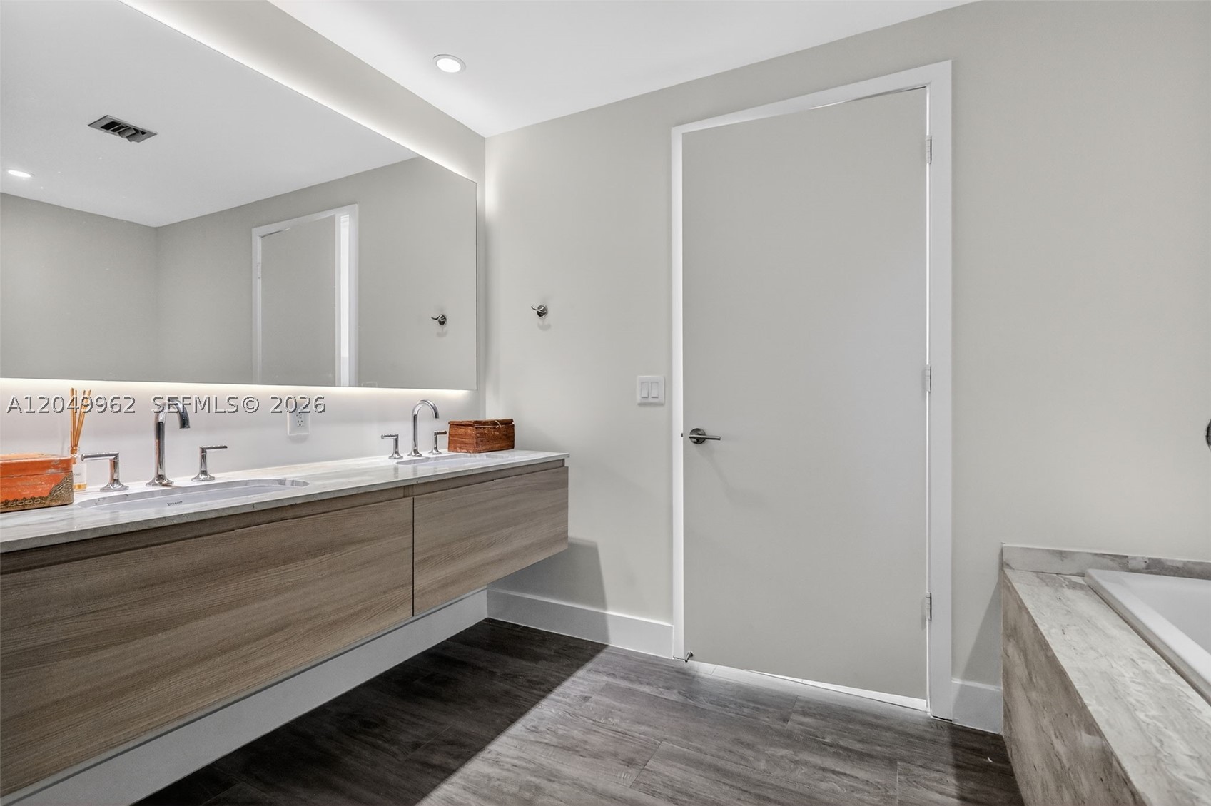 BISCAYNE BEACH CONDO - Residential Lease