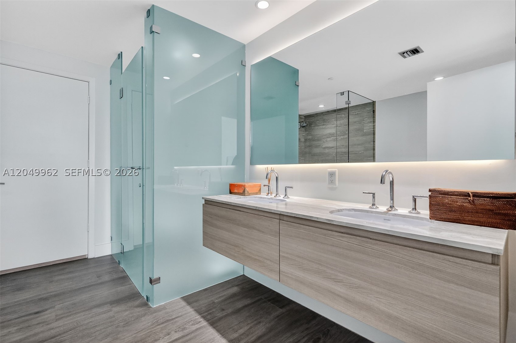 BISCAYNE BEACH CONDO - Residential Lease