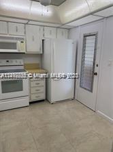 POLYNESIAN GARDENS 4 COND - Residential Lease