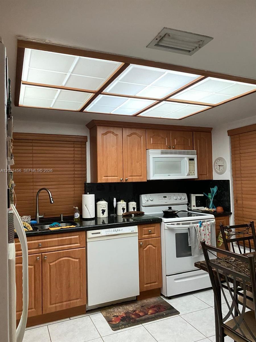 LAKES OF MEADOW VILG HOMES - Residential
