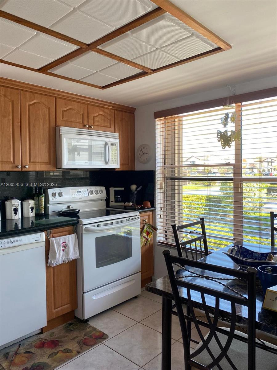 LAKES OF MEADOW VILG HOMES - Residential