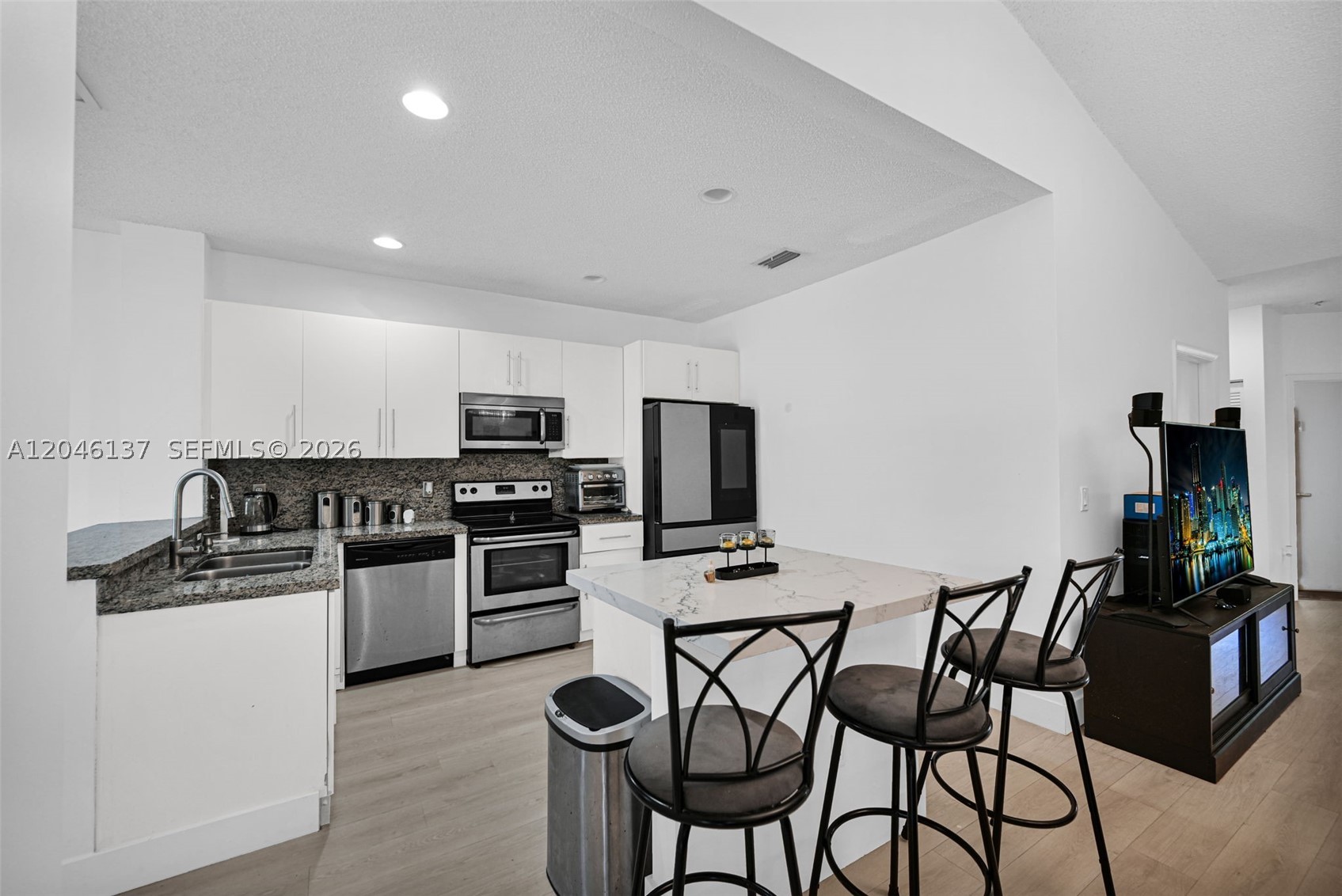 CALIFORNIA COURTS CONDO - Residential