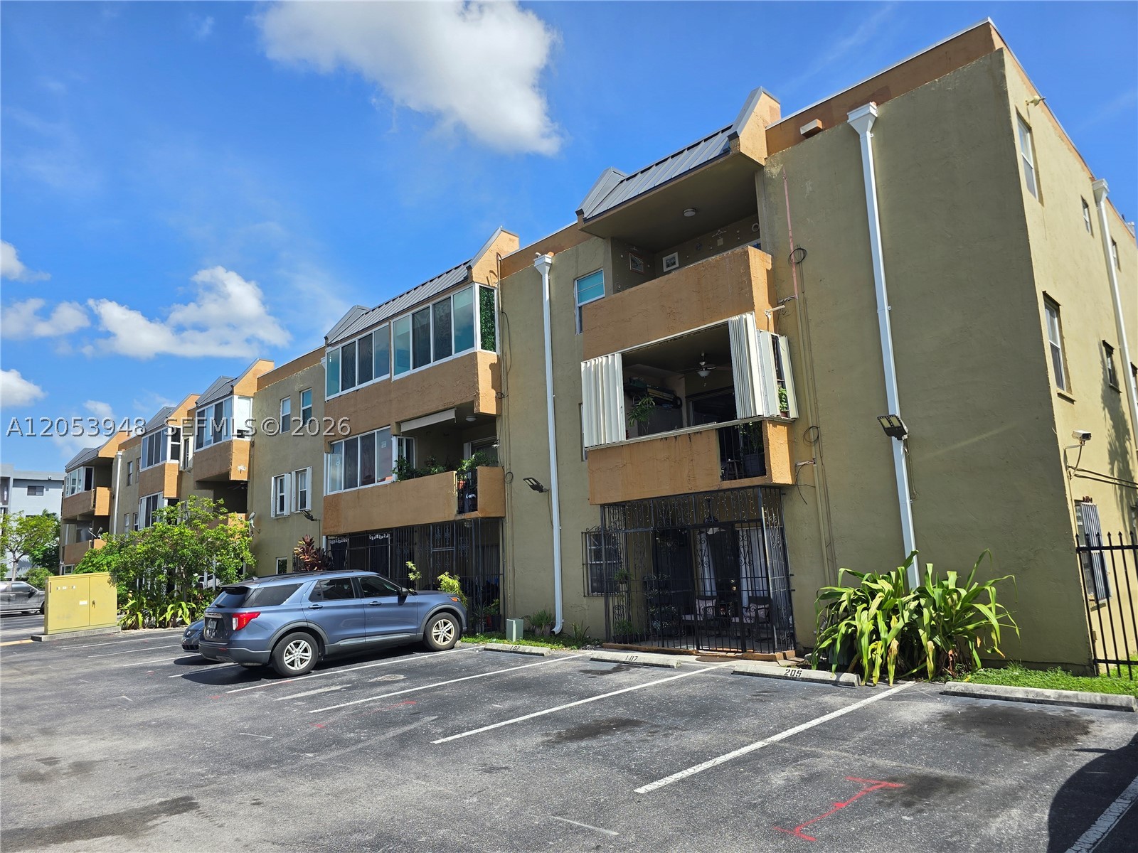PALMETTO SPRINGS CONDO VI - Residential