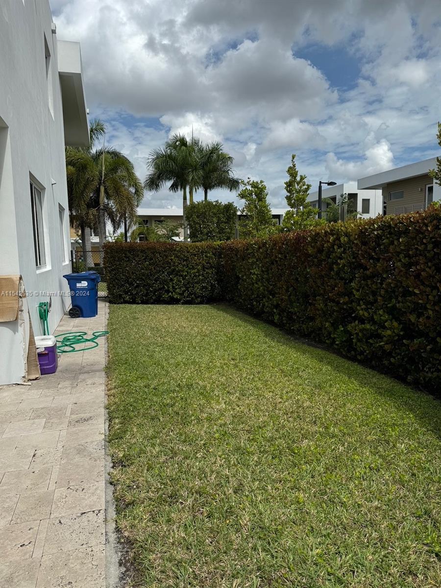 DORAL COMMONS RESIDENTIAL - Residential