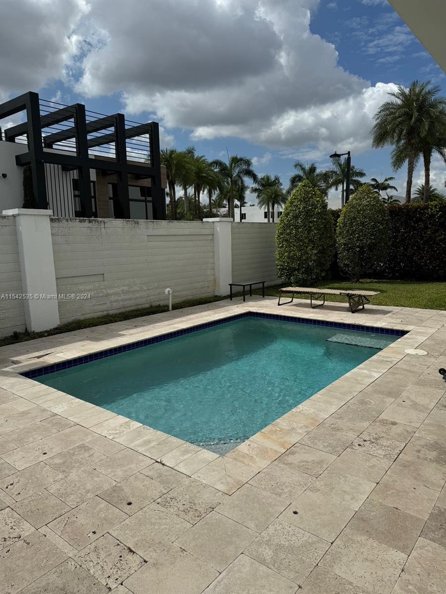 DORAL COMMONS RESIDENTIAL - Residential