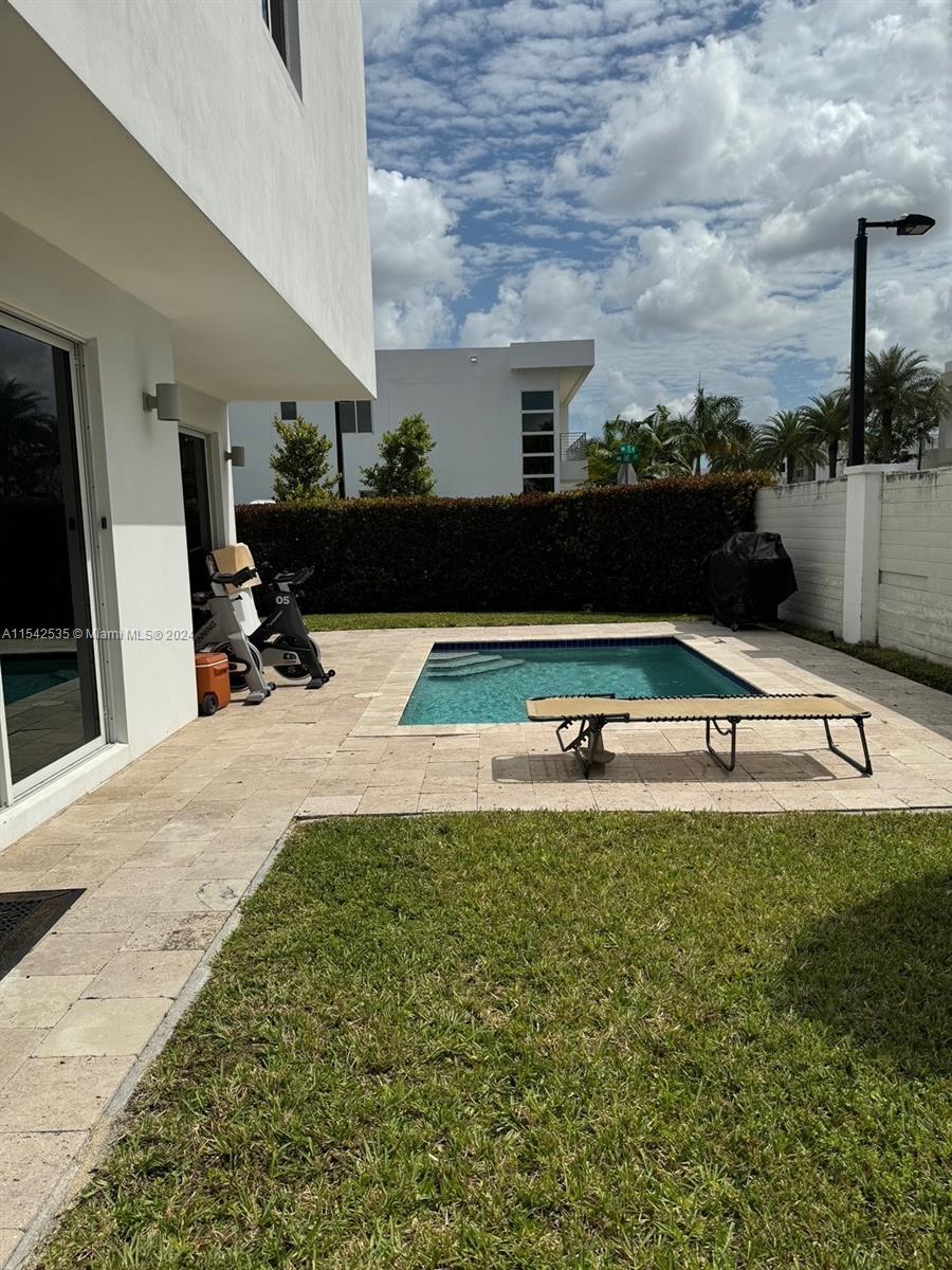 DORAL COMMONS RESIDENTIAL - Residential