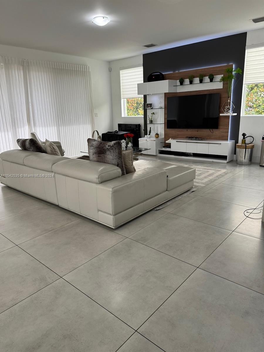 DORAL COMMONS RESIDENTIAL - Residential