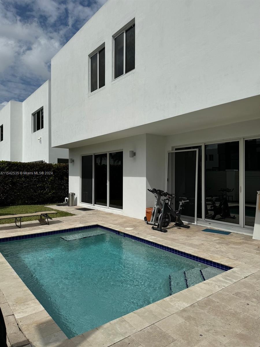 DORAL COMMONS RESIDENTIAL - Residential