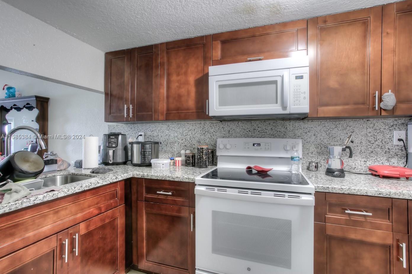VISTA DEL LAGO I CONDO - Residential