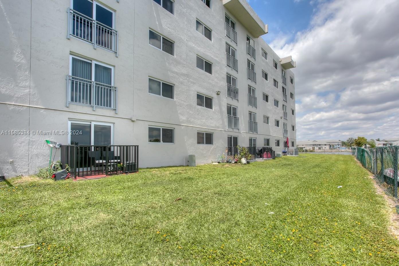 VISTA DEL LAGO I CONDO - Residential
