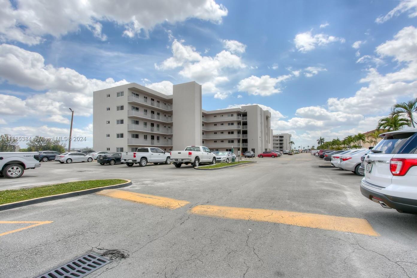 VISTA DEL LAGO I CONDO - Residential