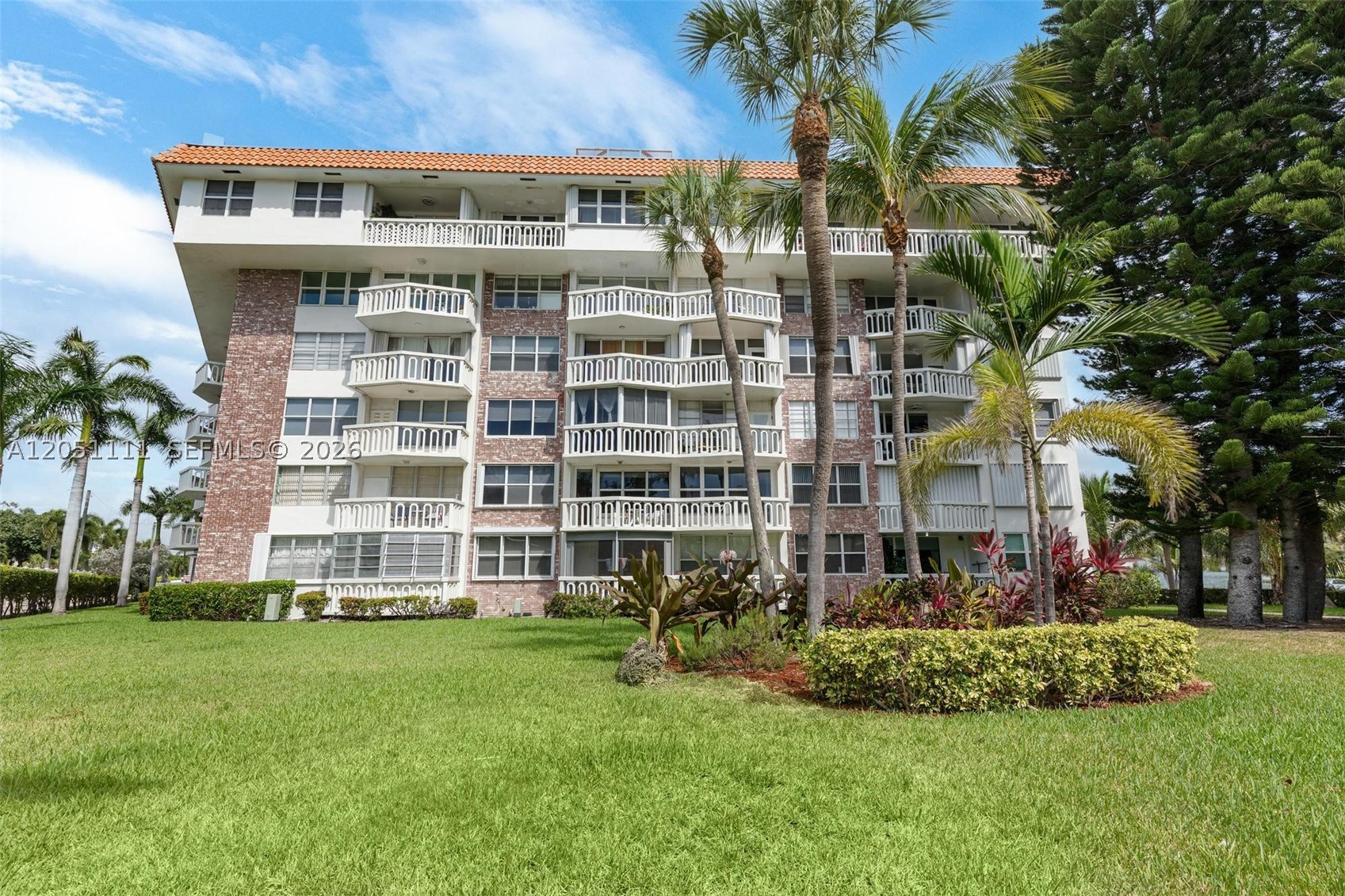 GOLDEN VIEW CONDO - Residential