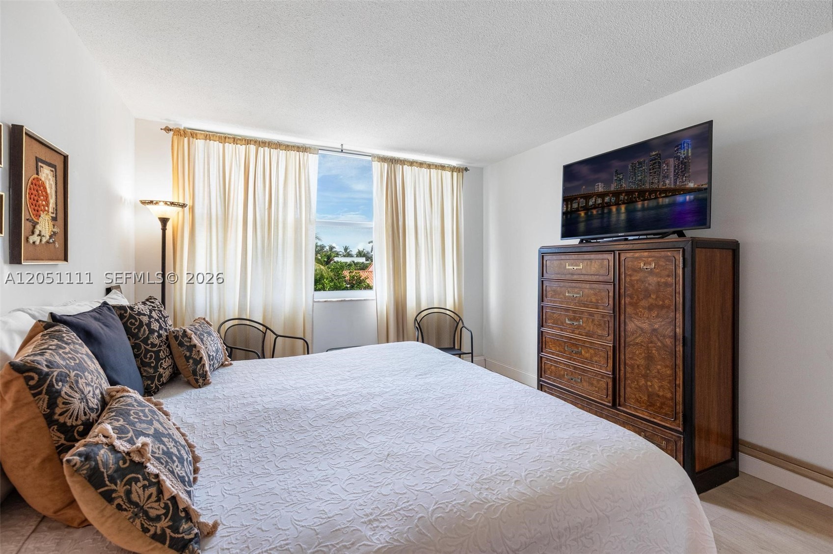 GOLDEN VIEW CONDO - Residential
