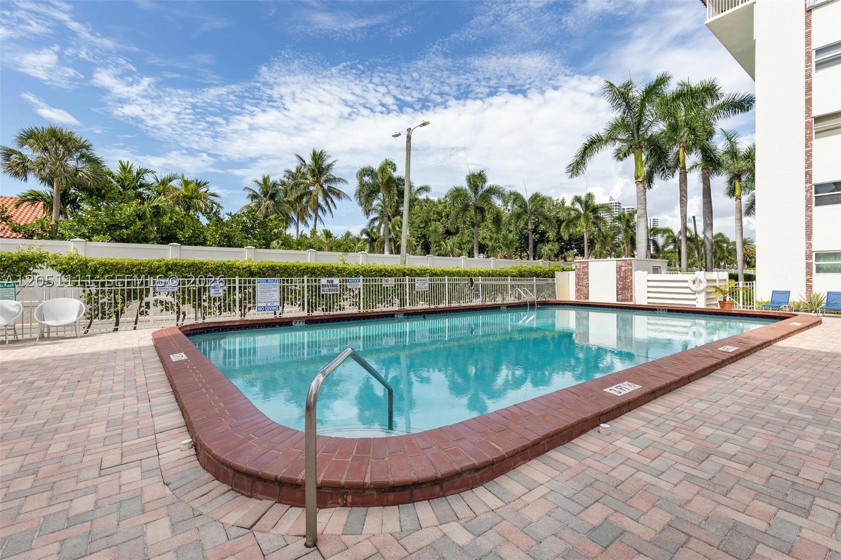 GOLDEN VIEW CONDO - Residential