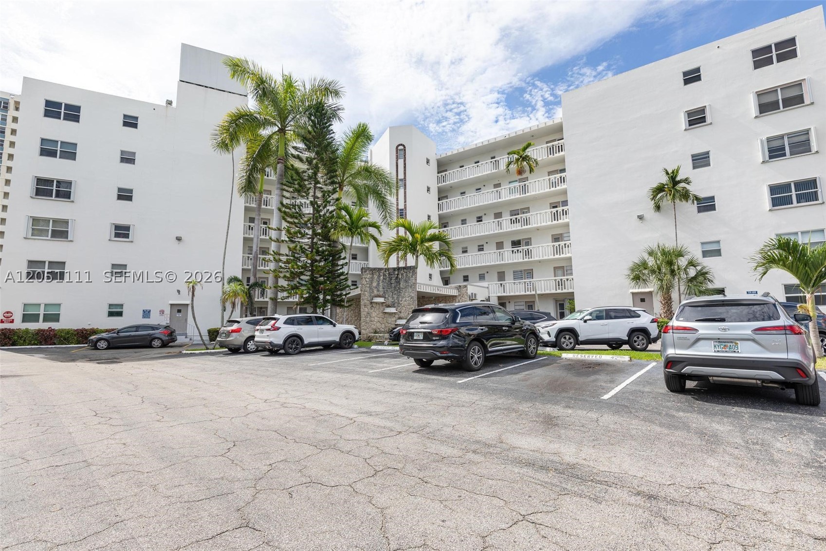 GOLDEN VIEW CONDO - Residential