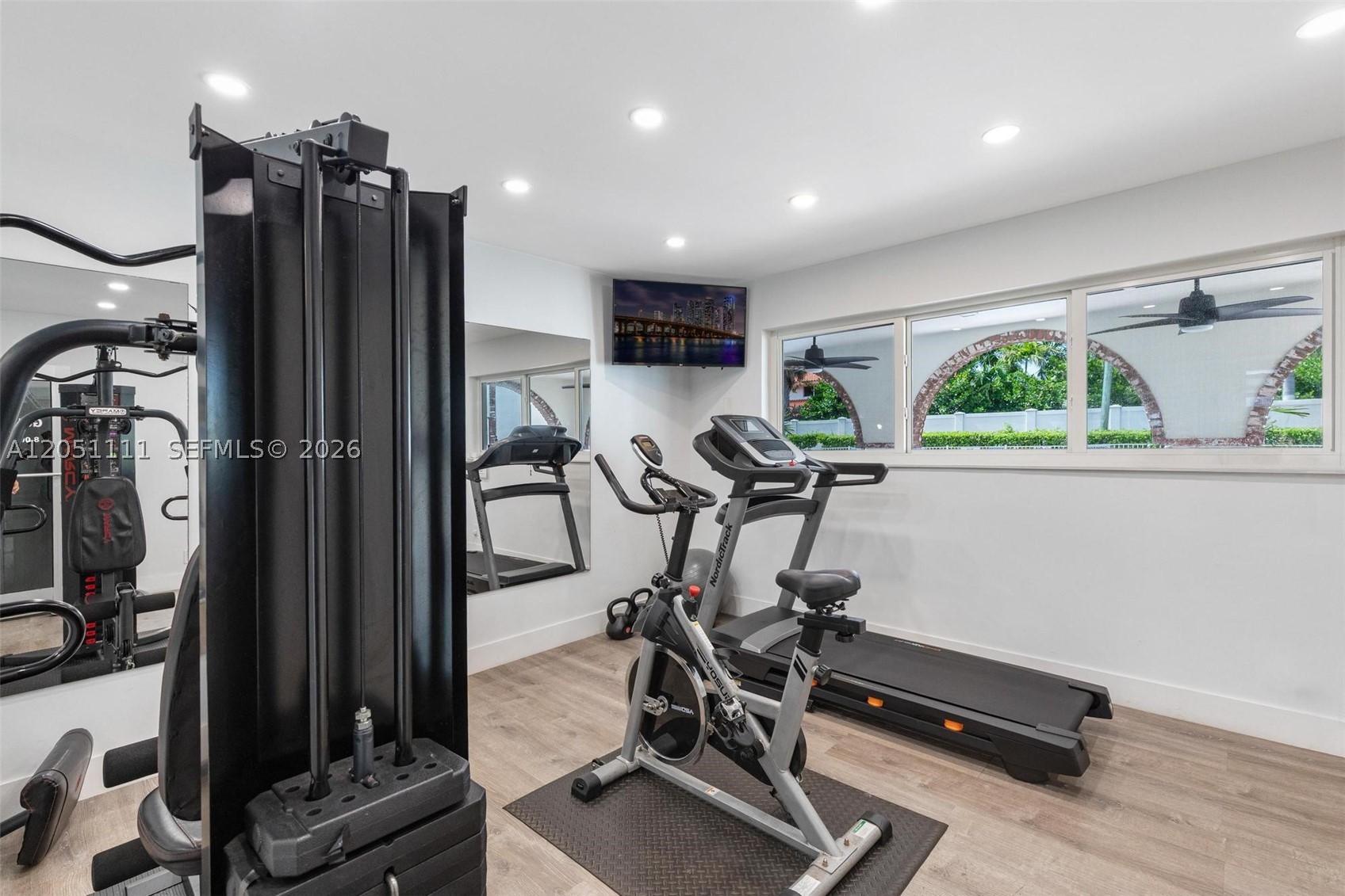 GOLDEN VIEW CONDO - Residential