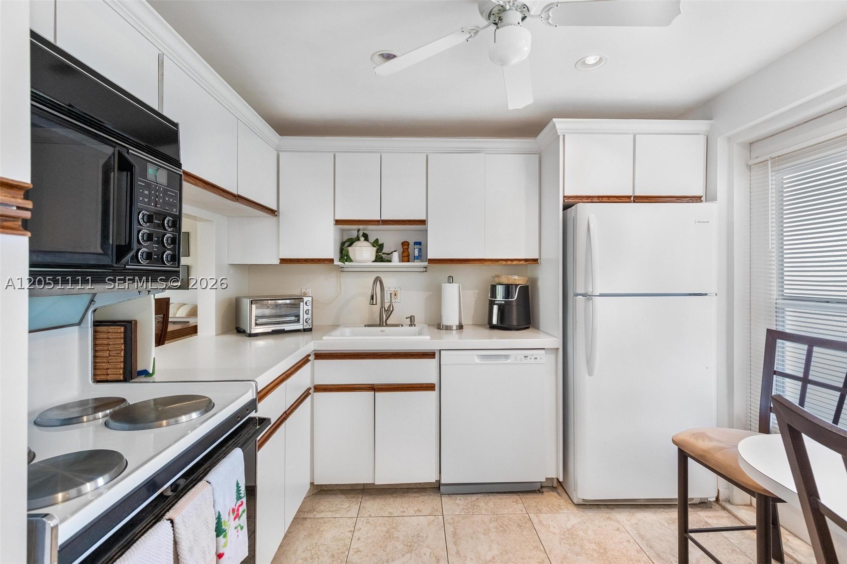 GOLDEN VIEW CONDO - Residential