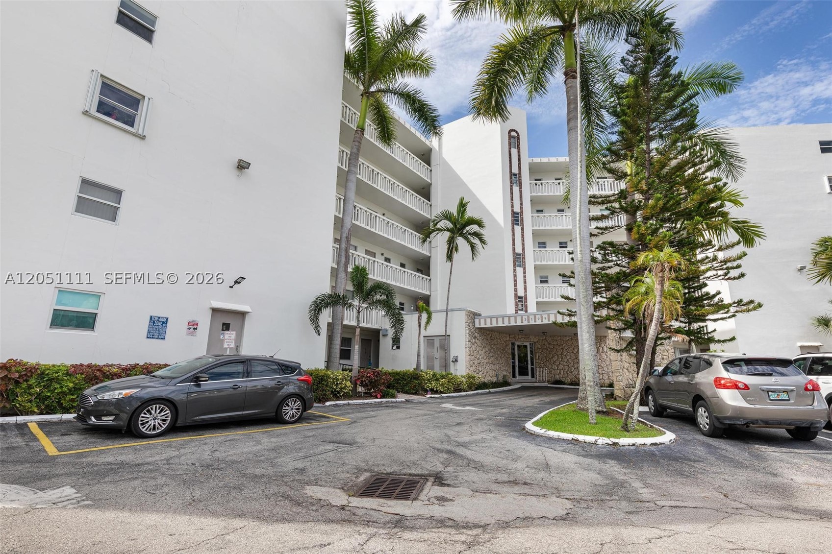 GOLDEN VIEW CONDO - Residential