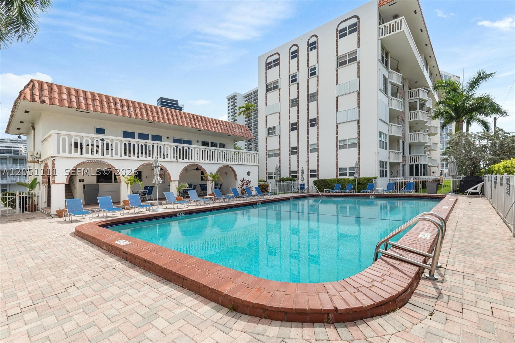GOLDEN VIEW CONDO - Residential