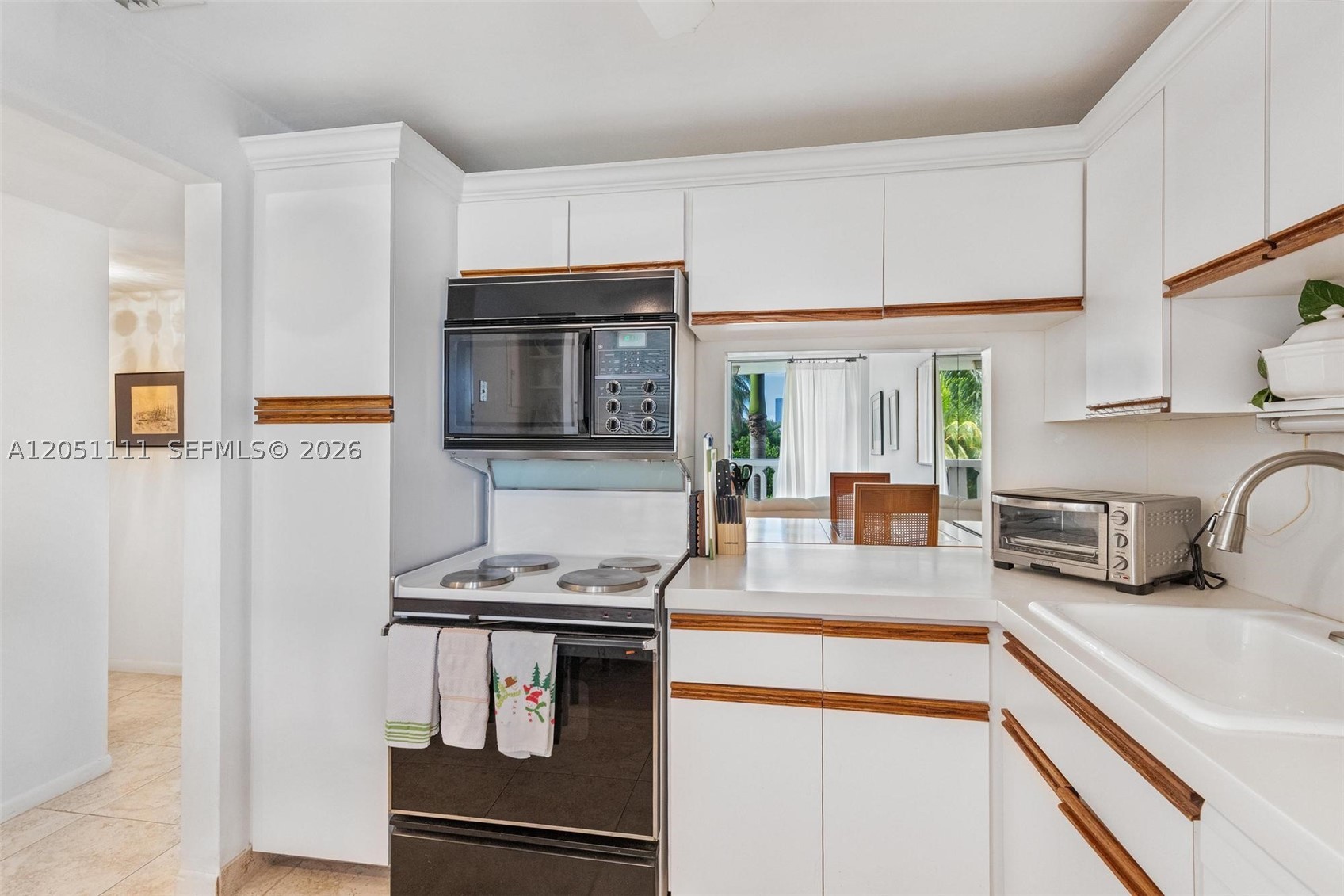 GOLDEN VIEW CONDO - Residential