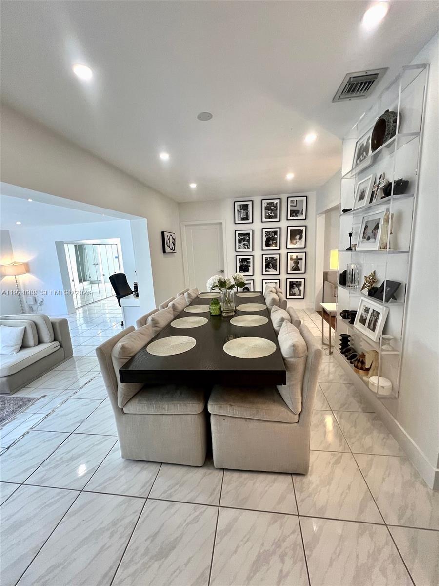 CORAL GABLE COUNTRY CLUB - Residential